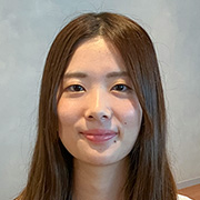 社員5 顔写真
